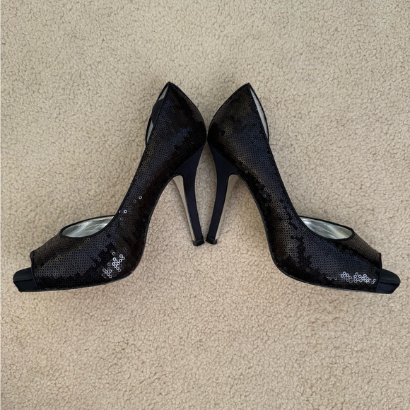 Jessica Simpson black sequin pumps. Size 7 - Picture 7 of 10